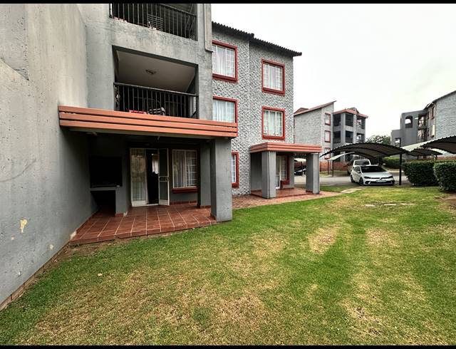 3 BEDROOM TOWNHOUSE FOR SALE IN CASTLEVIEW